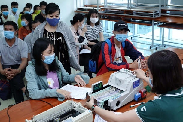 Nhiều trường đại học tạm hoãn tăng học phí năm học 2022 - 2023