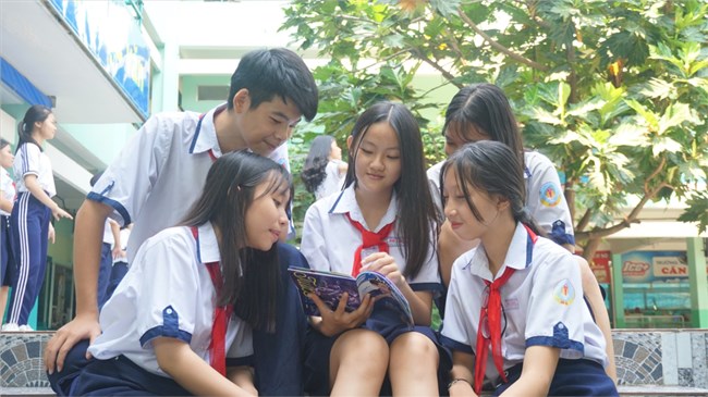 Từ hôm nay, 57 tỉnh thành phố cho phép toàn bộ học sinh khối trung học cơ sở đến trường học trực tiếp