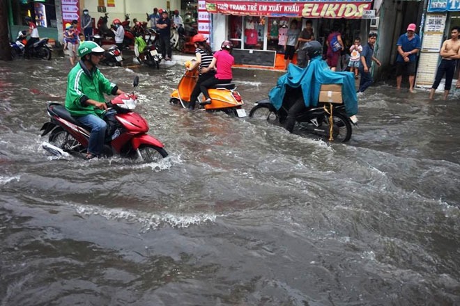 Dự báo thời tiết ngày 12/8: Hà Nội có mưa rào và dông