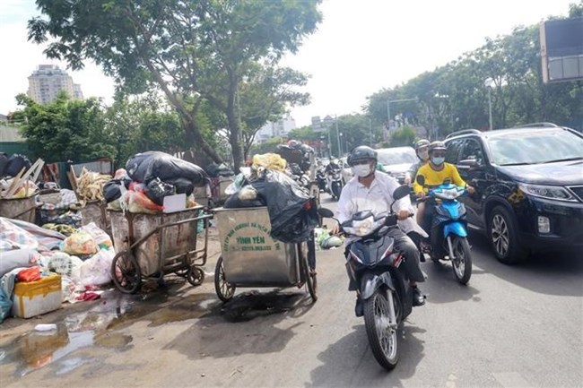 Hà Nội sẽ thu gom hết lượng rác ùn ứ trong nội đô trước ngày 20/6