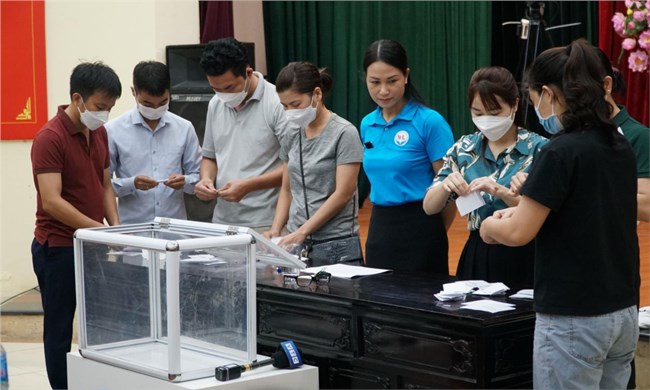 Quá tải trường, lớp, phụ huynh ở Hà Nội phải bốc thăm may rủi giành suất học mầm non cho con