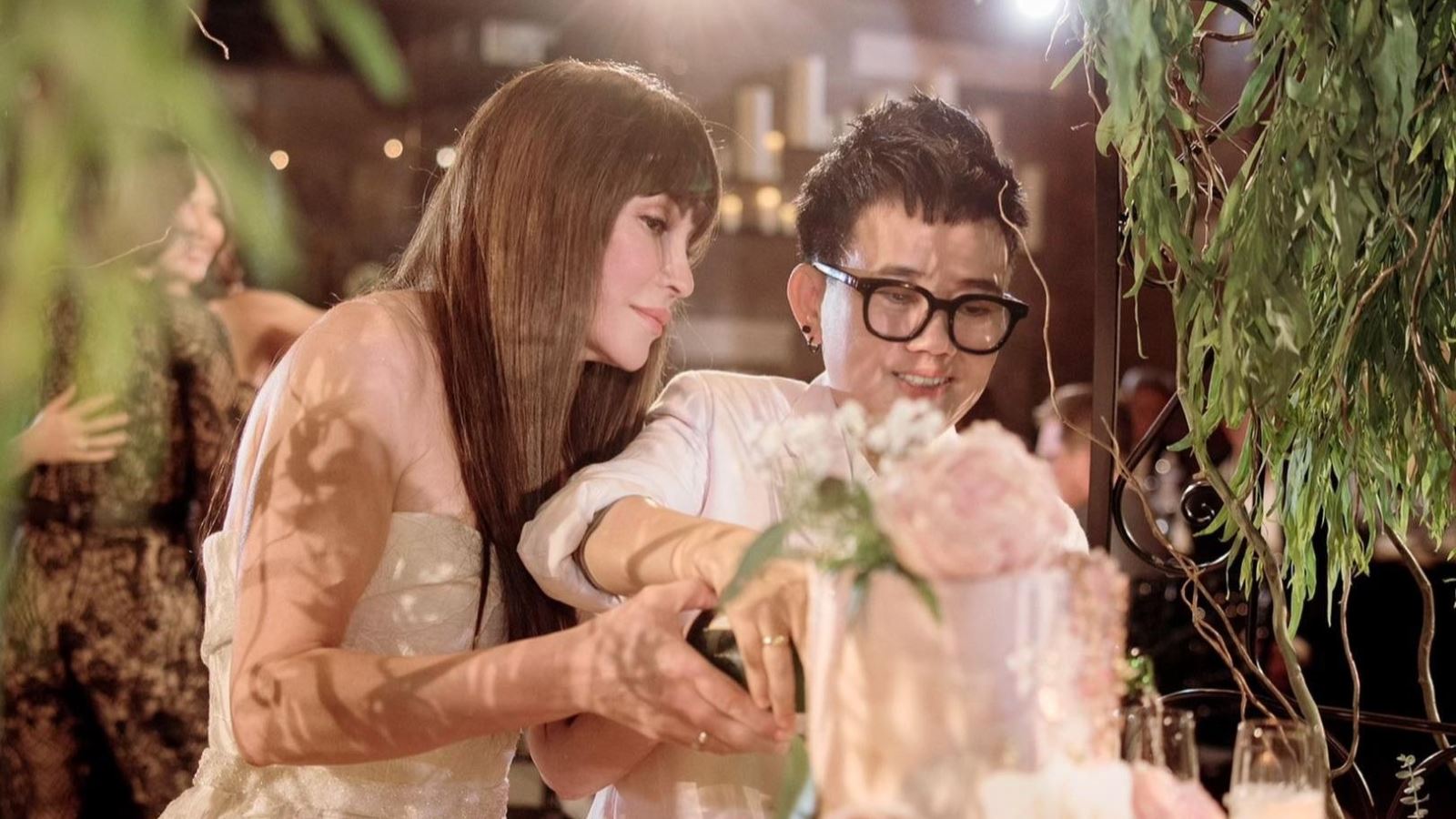 Cận cảnh đám cưới Thanh Hà và Phương Uyên: Cô dâu diện trang phục cực độc đáo