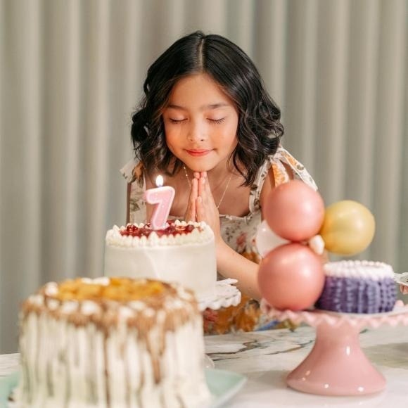 Con gái 'Mỹ nhân đẹp nhất Philippines' năm nay đã 7 tuổi, dung mạo xuất sắc hơn cả mẹ