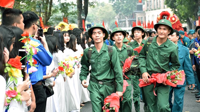 Bộ Quốc phòng đồng ý tạm hoãn xét nghĩa vụ quân sự cho nam thí sinh đang chờ kết quả tuyển sinh vào đại học
