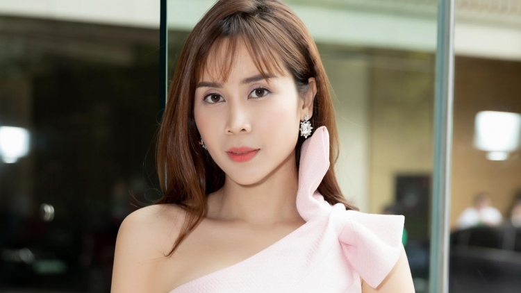 Động thái mới nhất của vợ Hồ Hoài Anh giữa lúc "sóng gió" bủa vây chồng