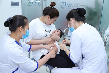 8.100 liều vaccine 5 trong 1 sẽ được cấp cho các quận, huyện tại thành phố HCM vào sáng nay