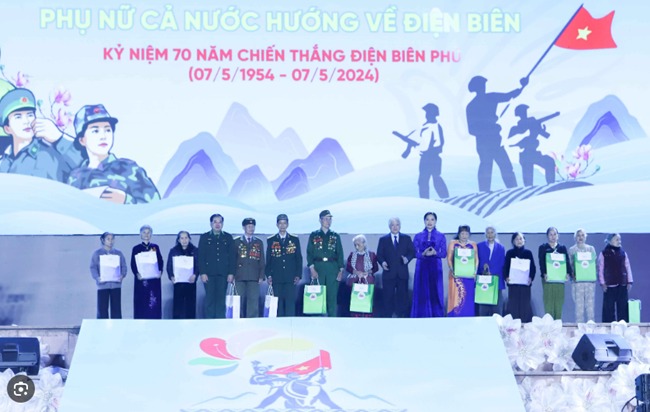 Chương trình giao lưu nghệ thuật đặc biệt “Thắm mãi tình quân dân” khắc họa công lao của phụ nữ trong Chiến dịch Điện Biên Phủ