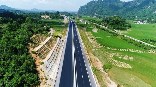Tháo gỡ khó khăn, vướng mắc về đơn giá và cung ứng vật liệu xây dựng công trình giao thông trọng điểm quốc gia