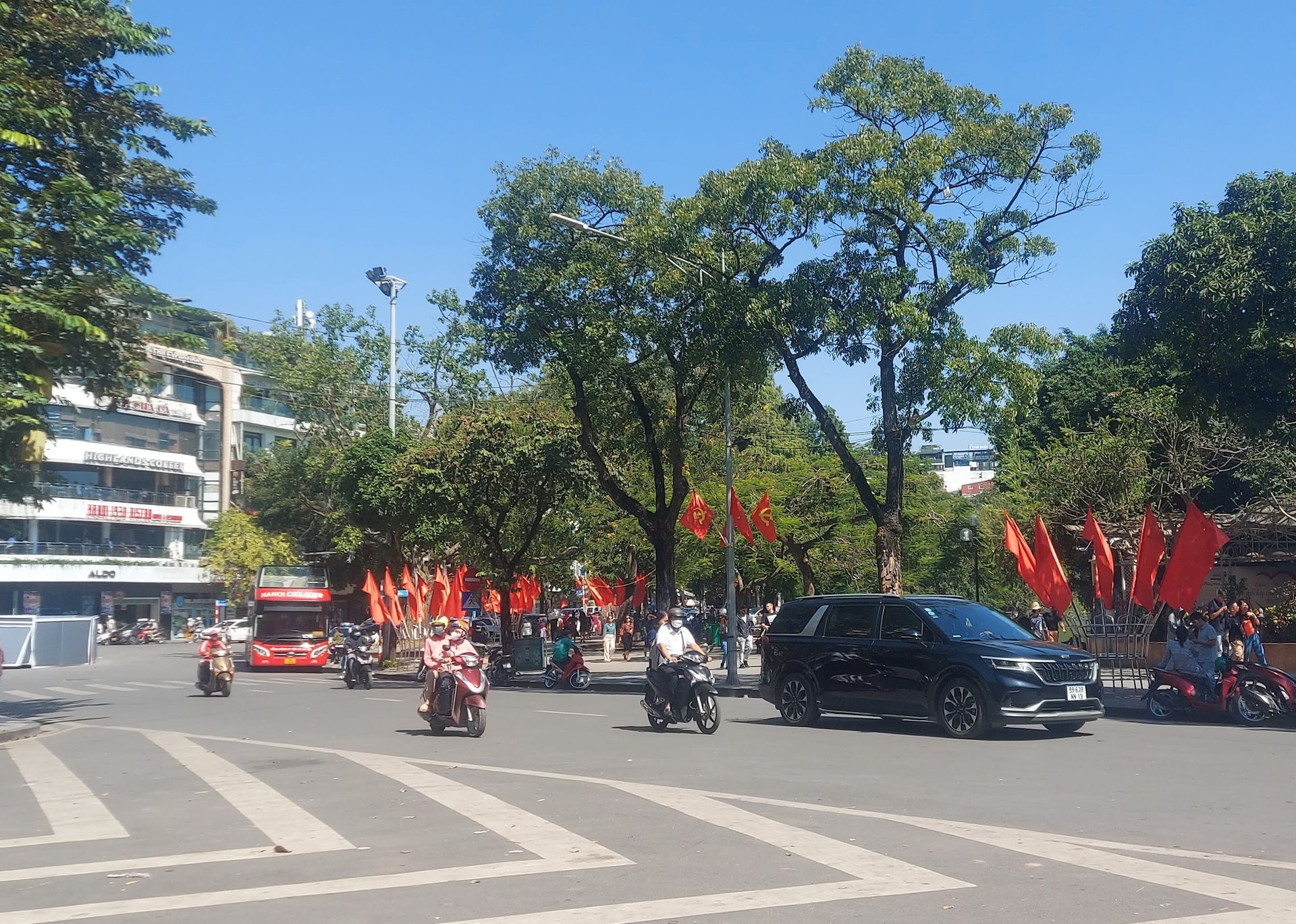 Dự báo thời tiết ngày 3/4: Hà Nội nắng nóng, có nơi trên 35 độ C