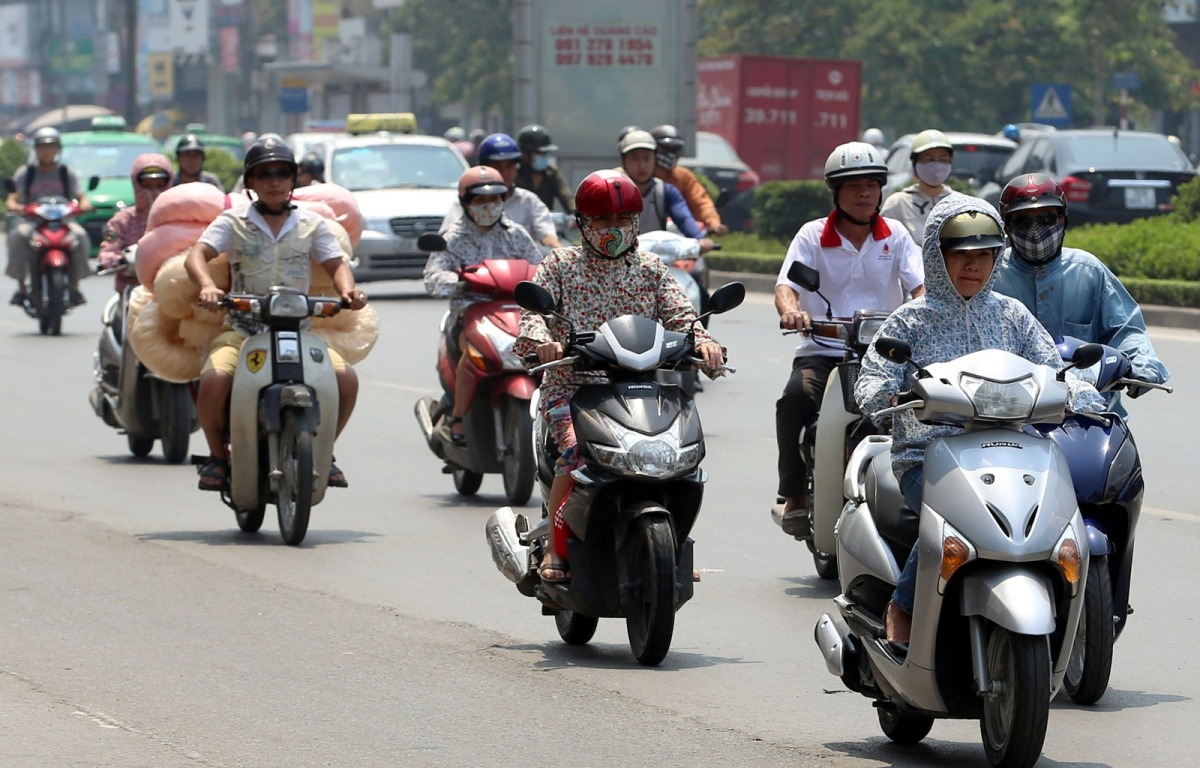 Dự báo thời tiết ngày 11/4: Nắng nóng trên 38 độ vẫn tiếp diễn ở Nam Bộ và Tây Nguyên