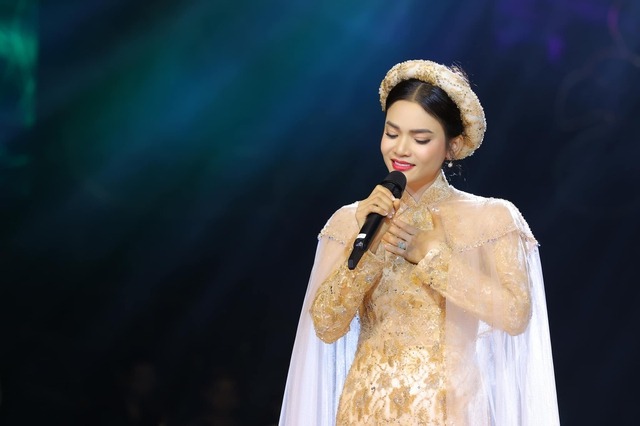 Nữ NSND trẻ nhất Việt Nam: Ở tuổi 42, cha mẹ không còn bắt phải lấy chồng, có con