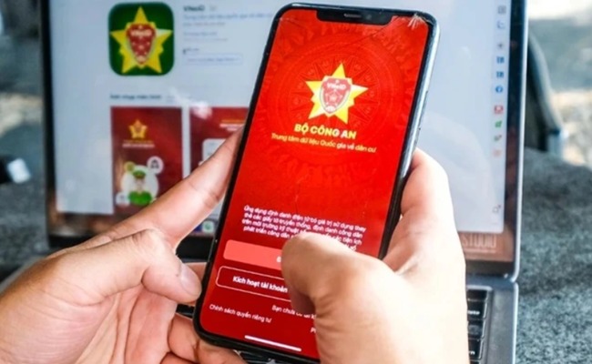 Từ ngày 1/7 tới, người dân sử dụng tài khoản duy nhất là VNeID trong thực hiện dịch vụ hành chính công trên môi trường điện tử