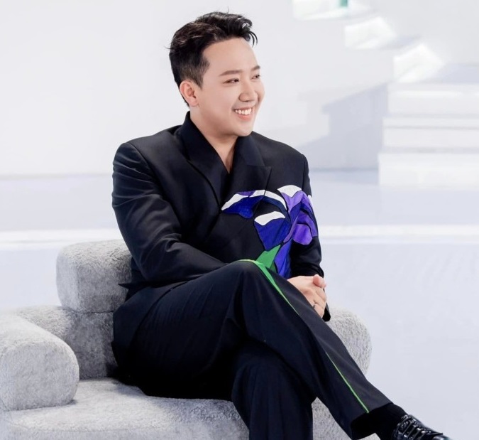Làm MC cho Anh trai say Hi, Trấn Thành được Hari Won hết lời khen ngợi
