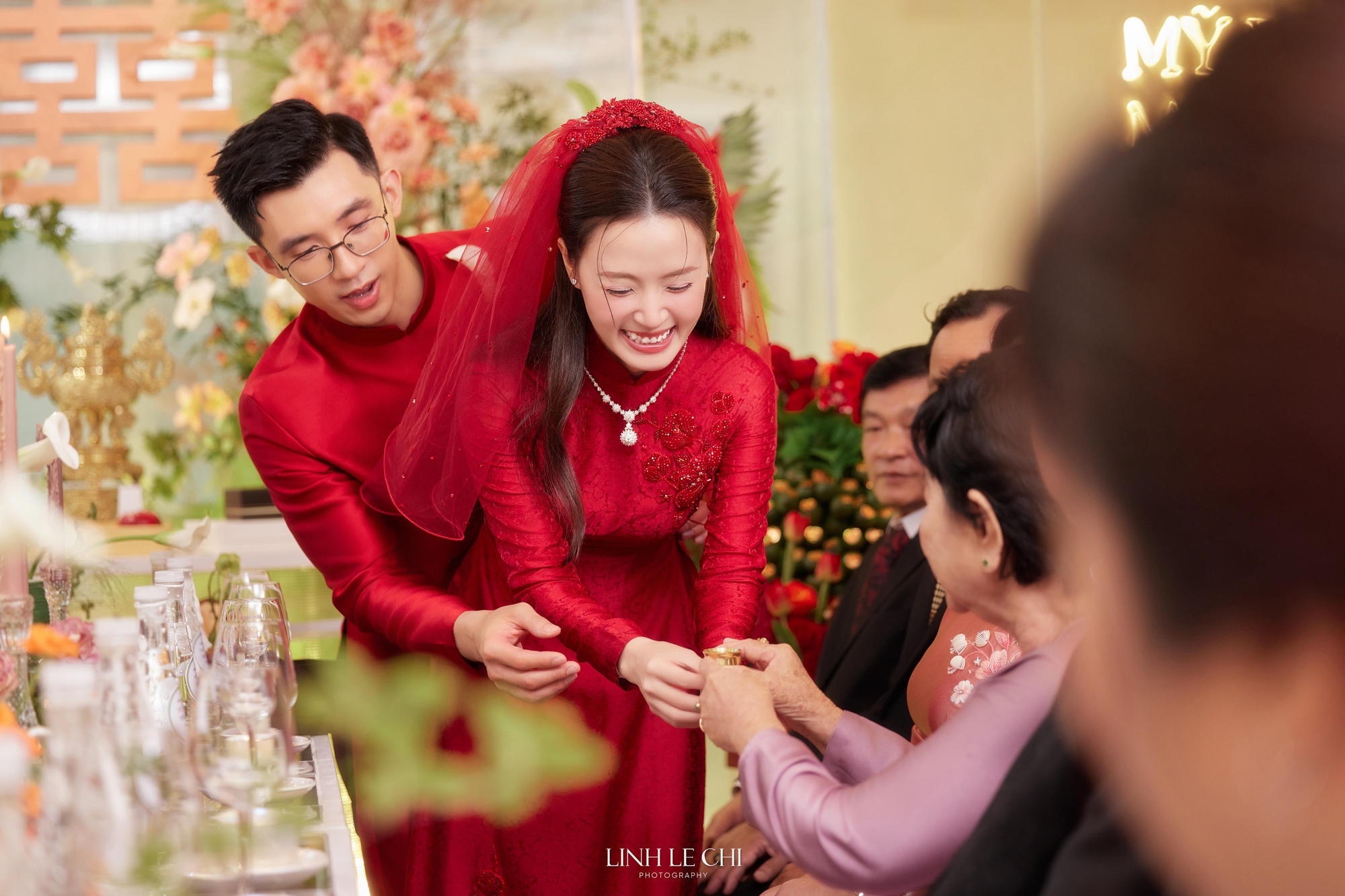 Midu đẹp lộng lẫy sánh đôi bên chồng tổng tài, dàn phù dâu, phù rể toàn những gương mặt đình đám