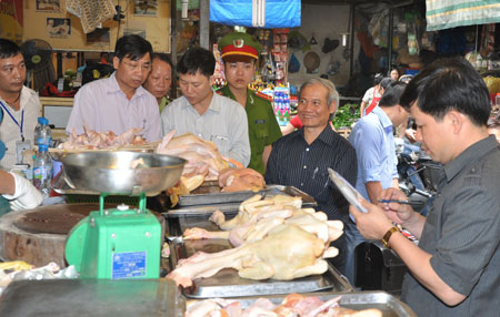 Bất cập khâu quản lý vệ sinh an toàn thực phẩm ở chợ dân sinh
