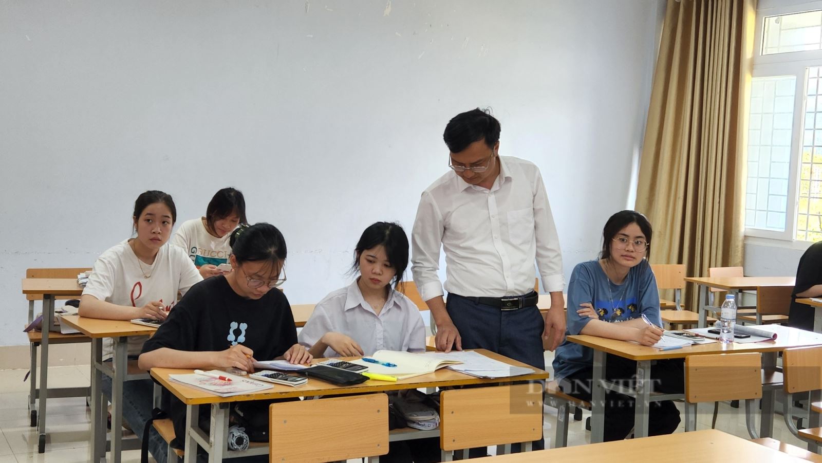 Các sĩ tử 2k8 "chạy nước rút" cho kỳ thi tuyển sinh vào lớp 10 THPT