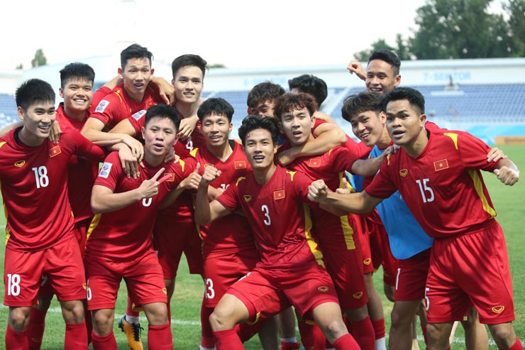  Những dữ liệu và dữ kiện về quãng thời gian 9 năm đầy vinh quang và cũng không ít thăng trầm cùng siêu sao bóng đá một thời Gareth Bale. 