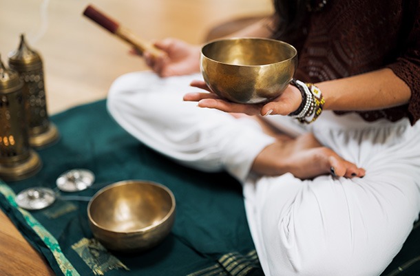 Phương pháp chữa lành bằng chiếc chuông xoay của người dân Nê-pan
