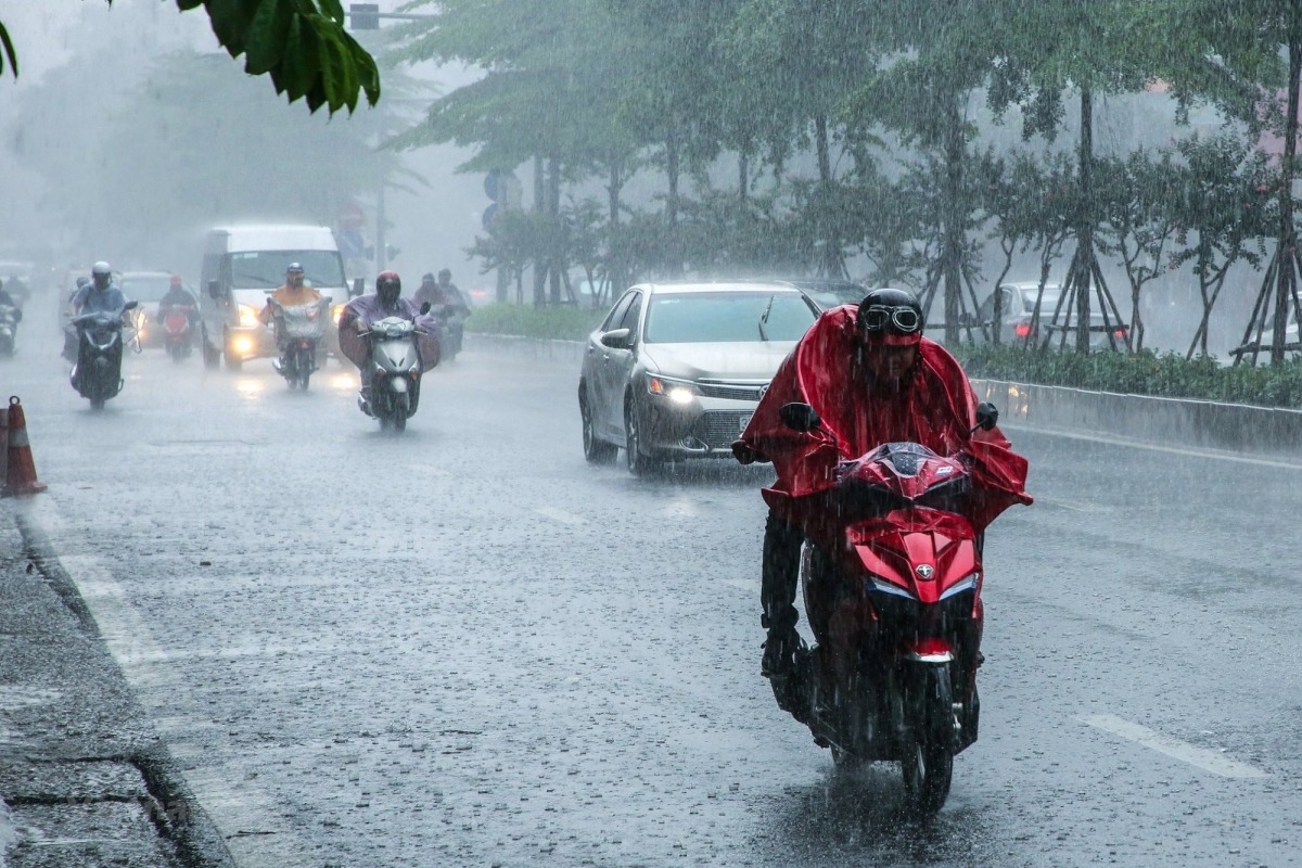 Dự báo thời tiết ngày 18/8: Bắc Bộ ngày nắng nóng, đêm có mưa rào và dông