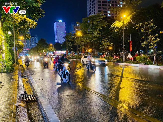 Dự báo thời tiết ngày 17/4: Miền Bắc nắng, miền Trung chiều tối và đêm có mưa rào