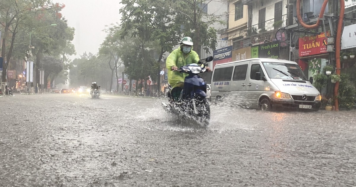 Dự báo thời tiết ngày 22/7: Miền Bắc có mưa rào và dông vài nơi, miền Nam có mưa to