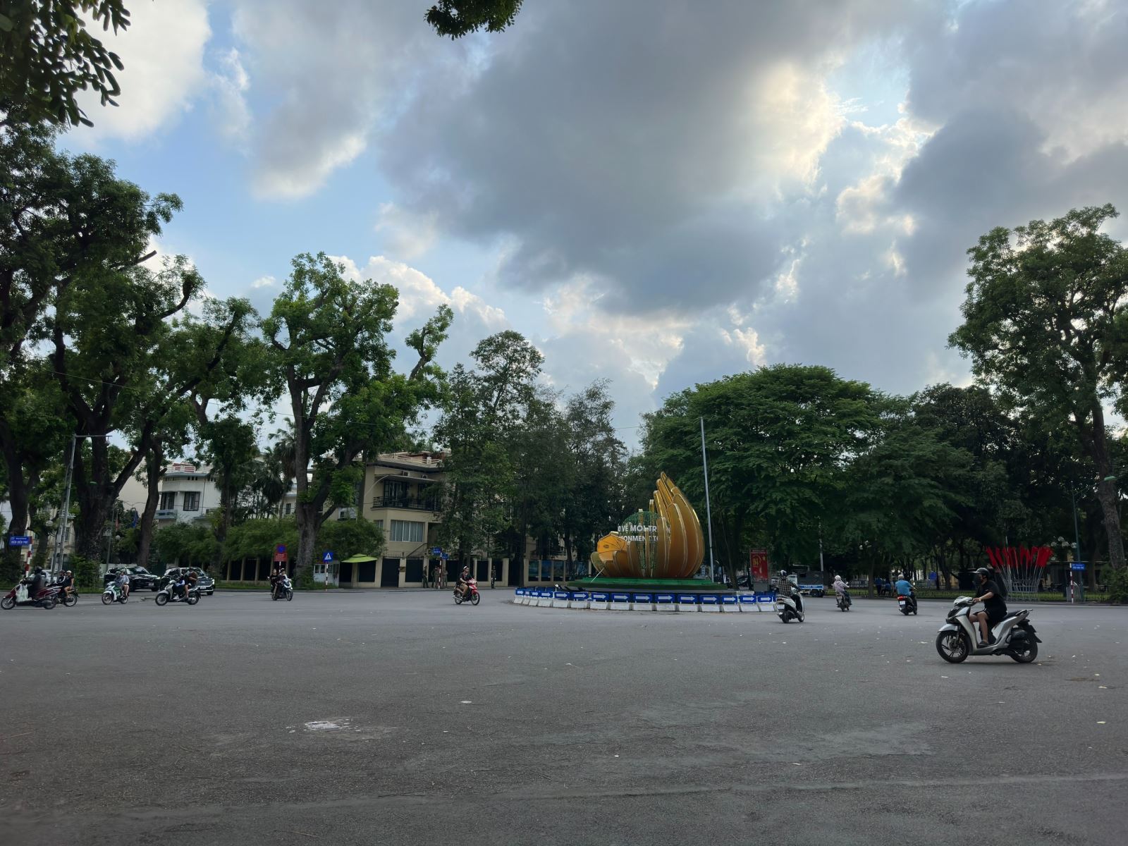 Dự báo thời tiết ngày 16/6: Miền Bắc tiếp tục nắng nóng, chiều tối và đêm có mưa dông