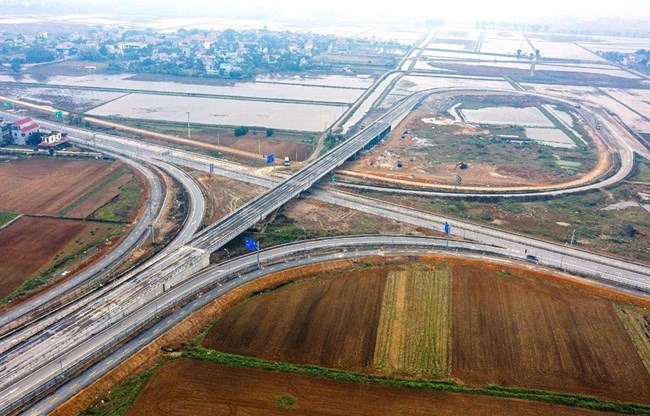 Loạt bài: Mục tiêu 5.000km cao tốc – Đột phá tư duy để phát triển. Bài 3: “Mục tiêu 5.000 km cao tốc – chủ trương trúng, hành động đúng” 