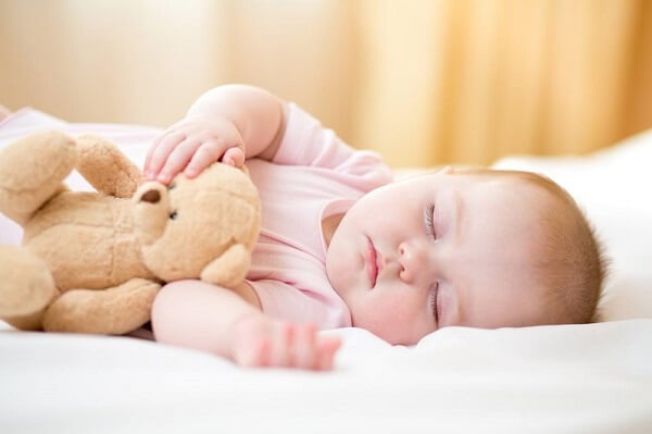 Mẹ cần lưu ý những gì khi tách trẻ ngủ riêng?