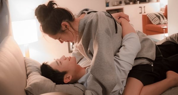 Rỉ tai chồng 5 lời này khi "yêu", đảm bảo chàng sẽ mê như điếu đổ