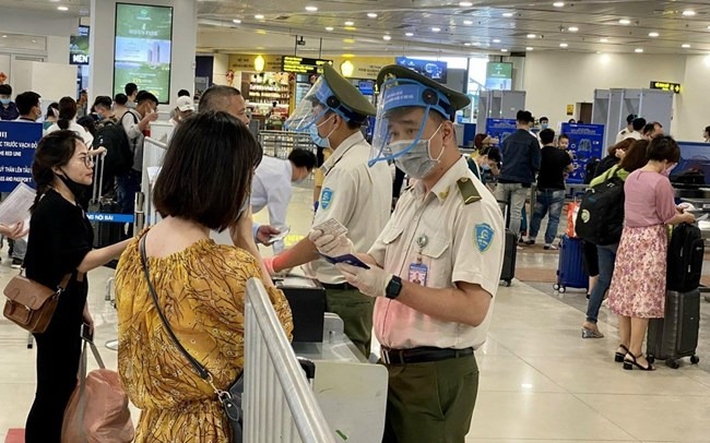 3 tiếp viên của Hãng hàng không Vietnam Airlines bị cơ quan Hải quan bắt giữ do vận chuyển thuốc lắc và ma túy từ Pháp về Việt Nam