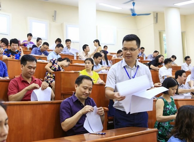 Đề xuất bỏ thi thăng hạng chức danh nghề nghiệp viên chức để giảm gánh nặng, tránh tốn kém 