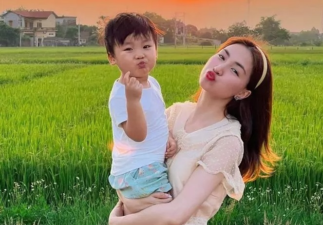 Được khuyên sớm tìm hạnh phúc mới, mẹ đơn thân Hòa Minzy nói gì?