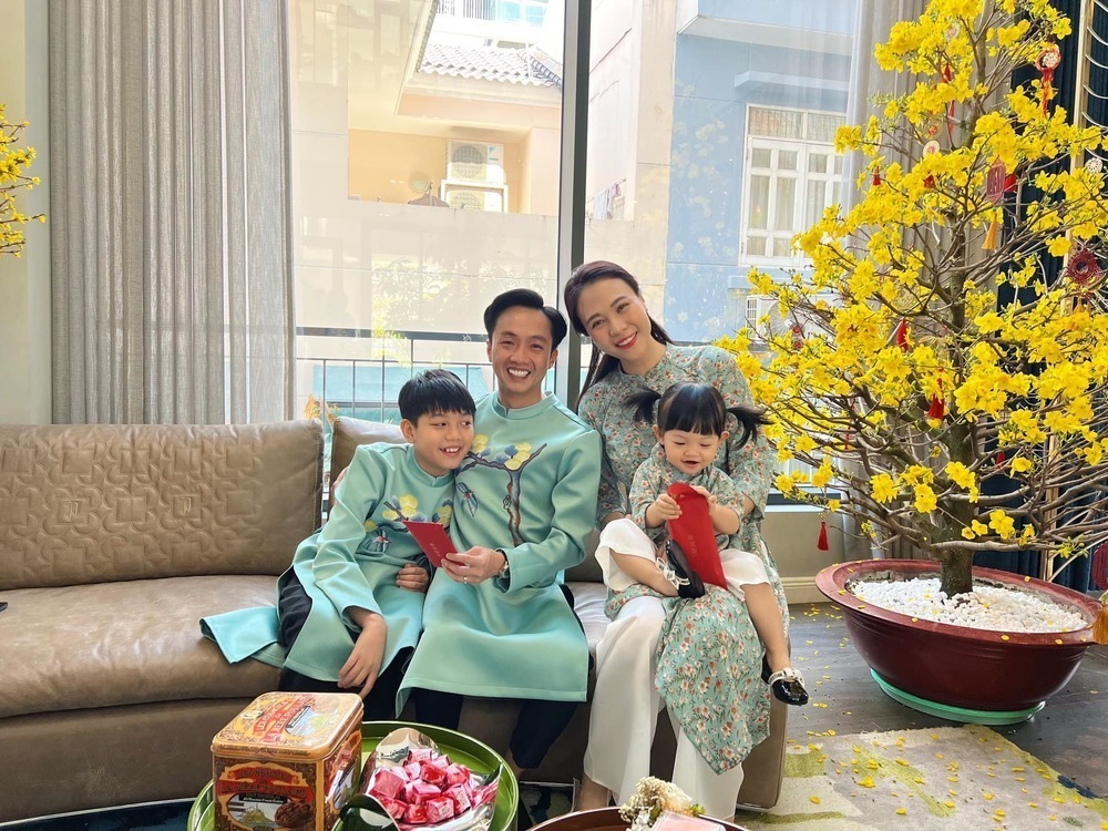 Cường Đô La tự tay dọn nhà đón Tết, 'nóc nhà' chỉ việc ngồi chỉ đạo