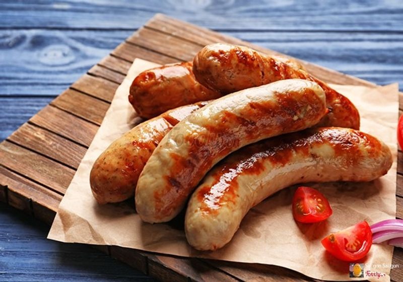 Ghé thăm tiệm xúc xích 500 năm tuổi tại Anh