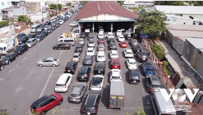 Tình trạng quá tải tại các trạm đăng kiểm xuất hiện ở nhiều tỉnh, thành phố