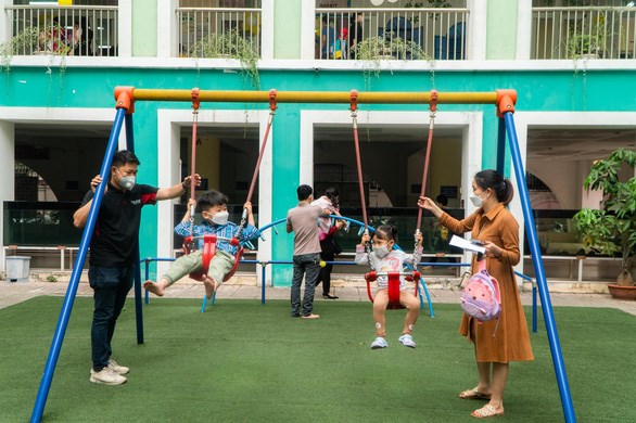 Học sinh mầm non trở lại trường: khắc phục tình trạng thiếu giáo viên