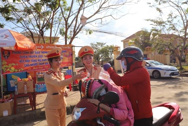 Hôm nay, kỷ niệm 75 năm Công an nhân dân học tập, thực hiện 6 điều Bác Hồ dạy