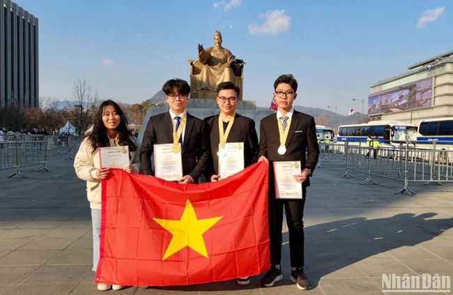 4 học sinh trung học nước ta vừa đoạt Huy chương Vàng Olympic Phát minh và Sáng tạo thế giới