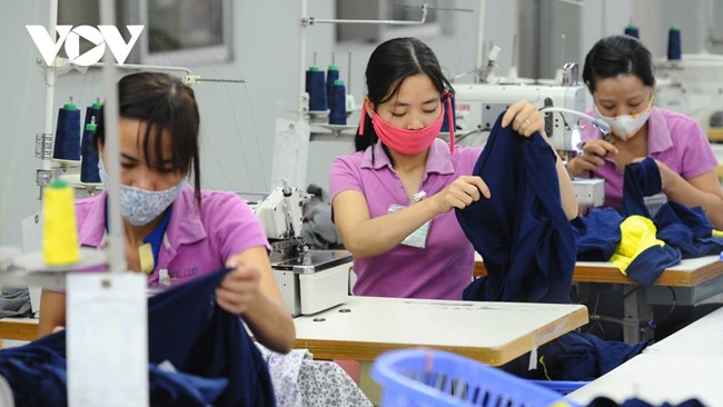 Đơn hàng tấp nập, doanh nghiệp dệt may vẫn nhiều lo lắng