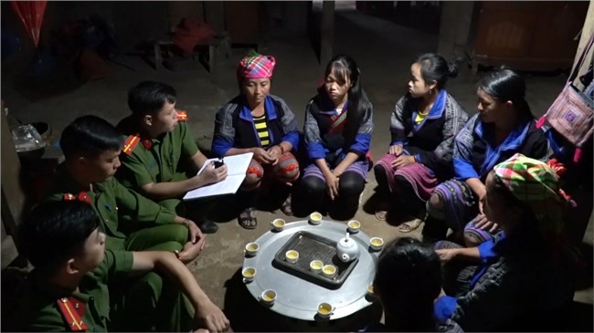Xuống bản phòng, chống mua bán người
