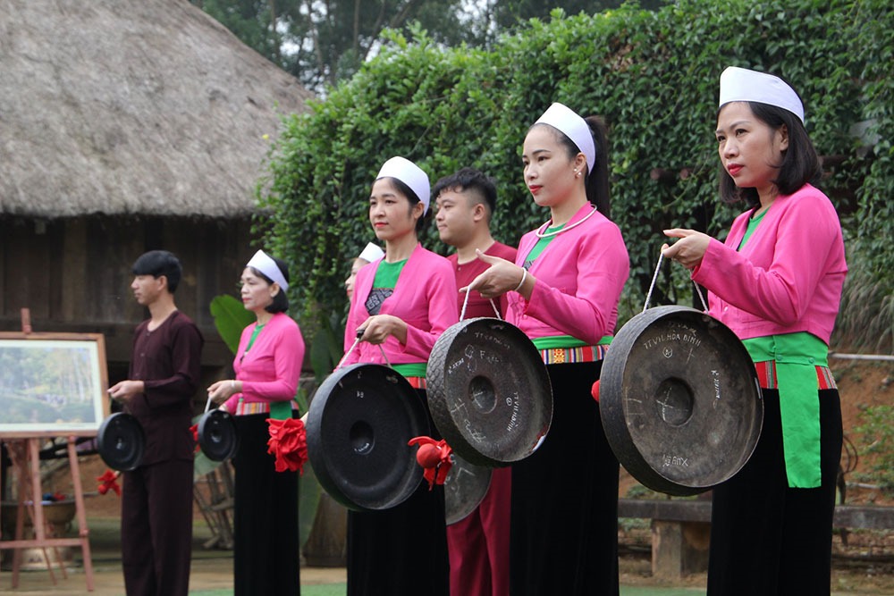 Mo Mường áng xử thi chứa đựng nhiều điều diệu kì