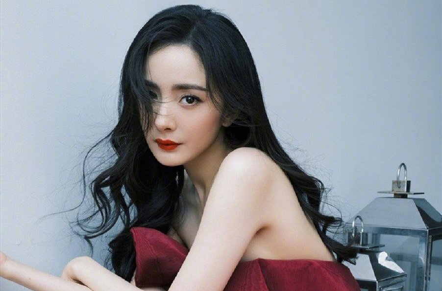 Dương Mịch đòi bảo hiểm 17,5 tỷ đồng cho khóe mắt bị thương