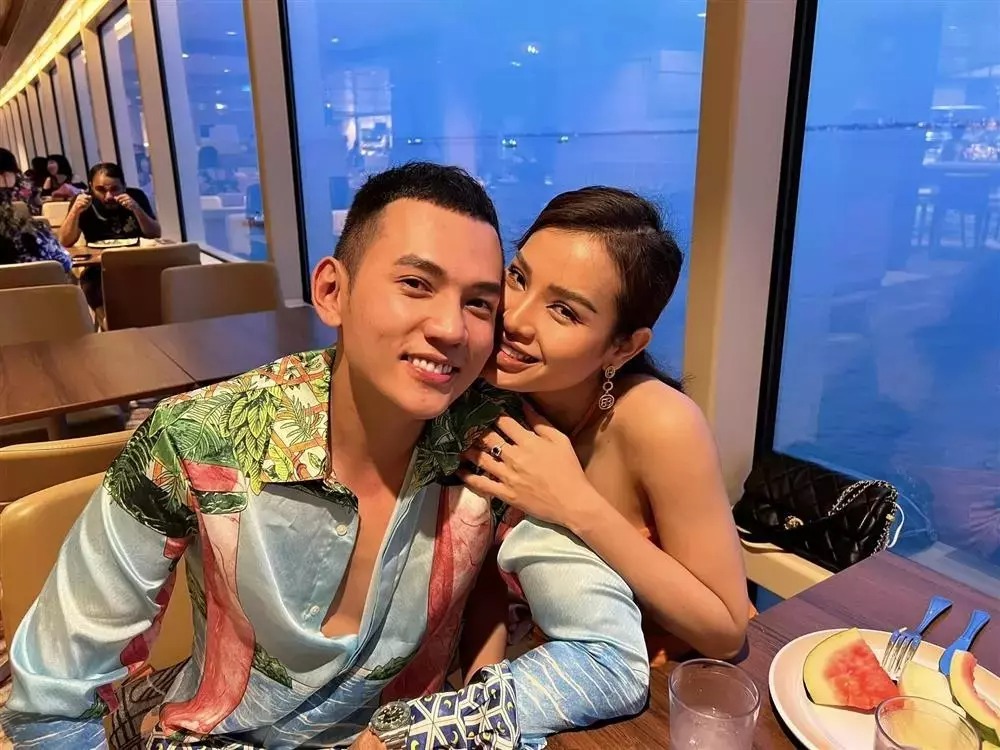 Phương Trinh Jolie thông báo mang thai sau nửa năm kết hôn, bất ngờ nhất là phản ứng của Lý Bình