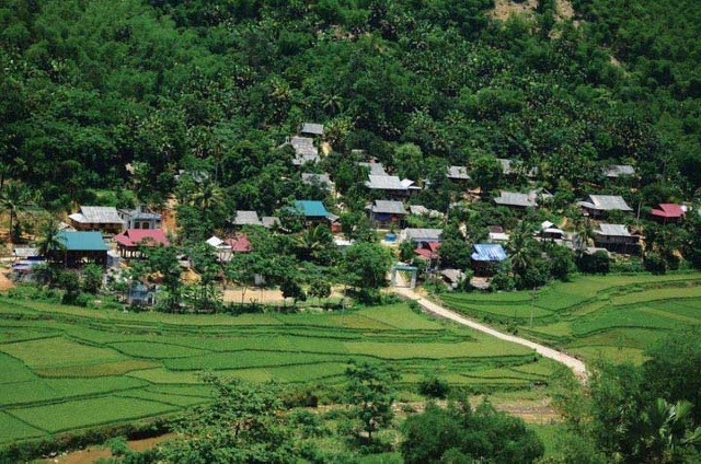 Bản Hang - Điểm đến thu hút đông đảo du khách gần xa