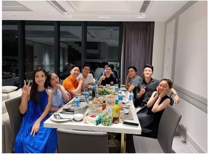 Nhà chồng tương lai công khai ảnh Đỗ Mỹ Linh xuất hiện