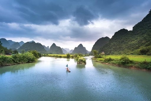 “Nước mắt sông Cầm”: Khi huyền sử đi vào trang viết