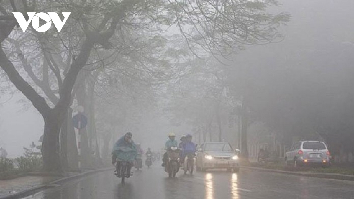 Dự báo thời tiết ngày 26/3: Ảnh hưởng gió mùa, Hà Nội mưa rào và dông, trời trở rét