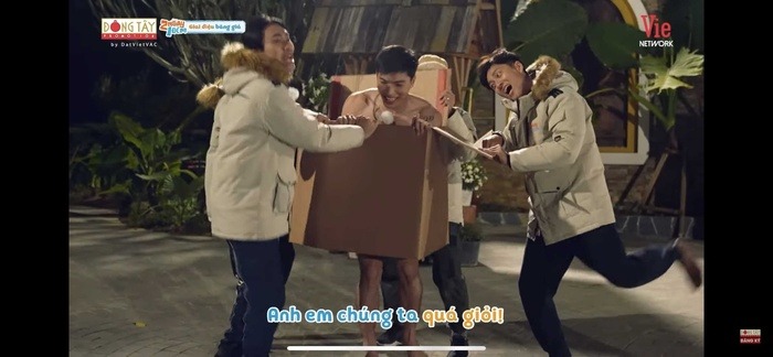 Vì sao cảnh "cởi" của HIEUTHUHAI trong 2 ngày 1 đêm gây phản cảm?