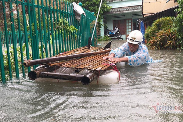 Dự báo thời tiết ngày 27/9: Bão số 4 đổ bộ, cả vùng Trung Trung Bộ mưa trắng trời