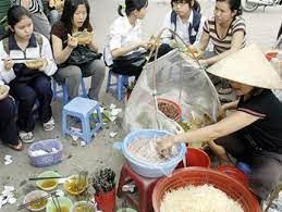 Đảm bảo an toàn vệ sinh thực phẩm trong kinh doanh và sử dụng thức ăn đường phổ